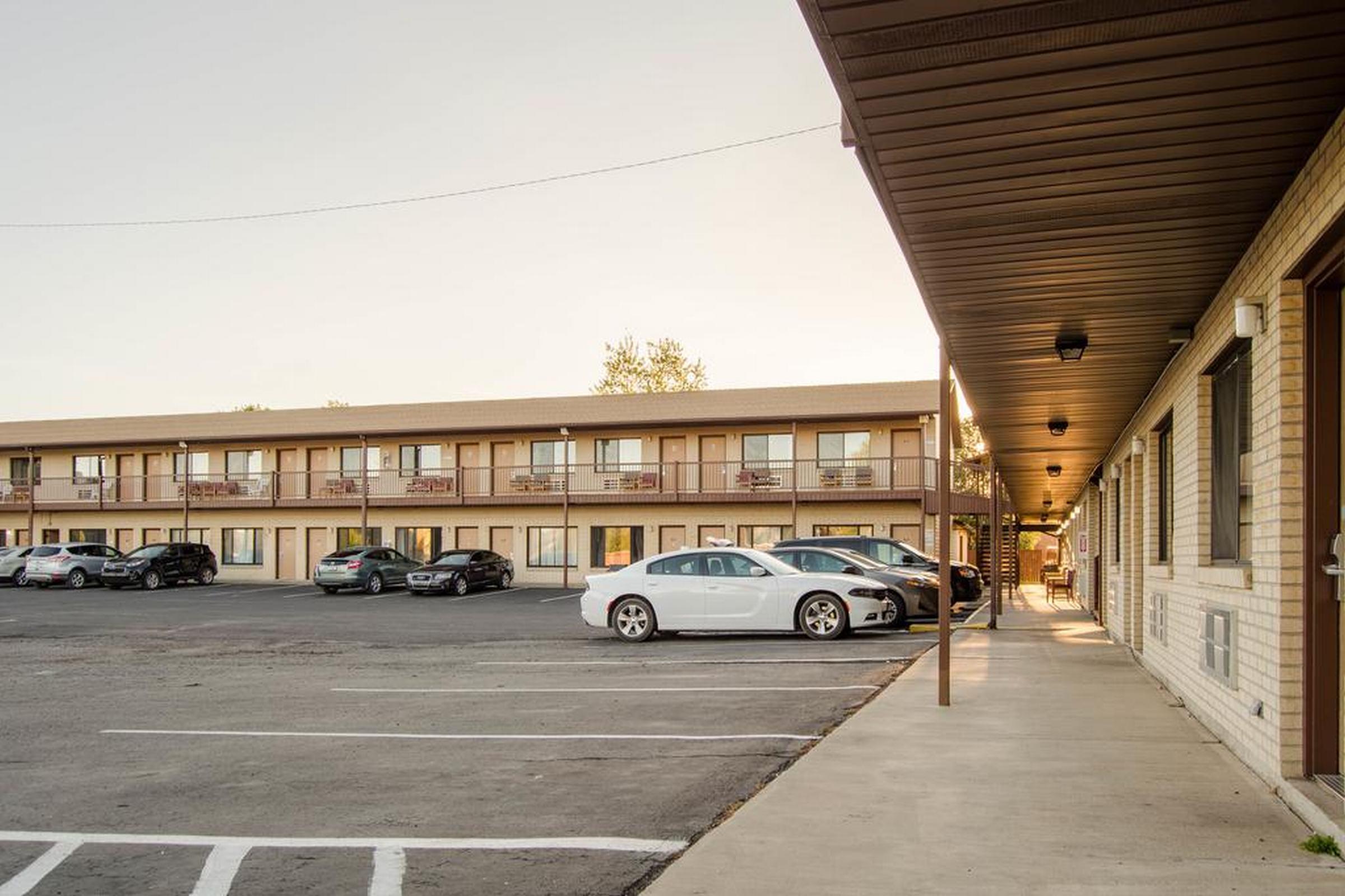 Econo Lodge Panguitch Near Bryce Canyon Exterior photo