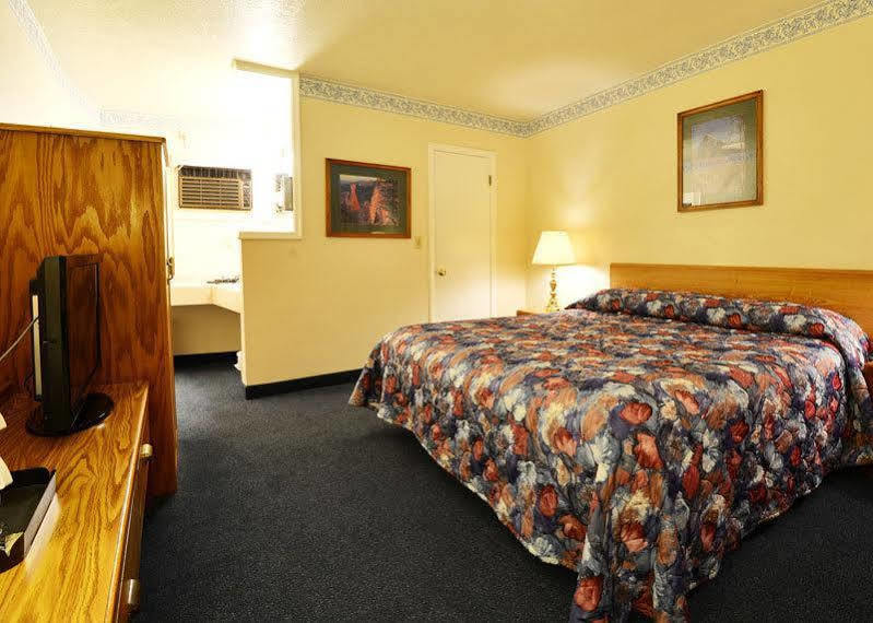 Econo Lodge Panguitch Near Bryce Canyon Exterior photo